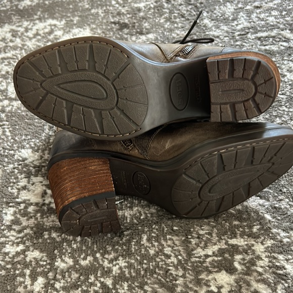Born Descent Hiker Bootie size 9 - Picture 7 of 14